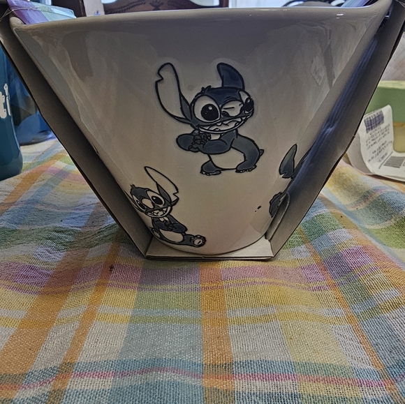 Disney Stitch Noodle Bowl with chopsticks - Picture 4 of 8